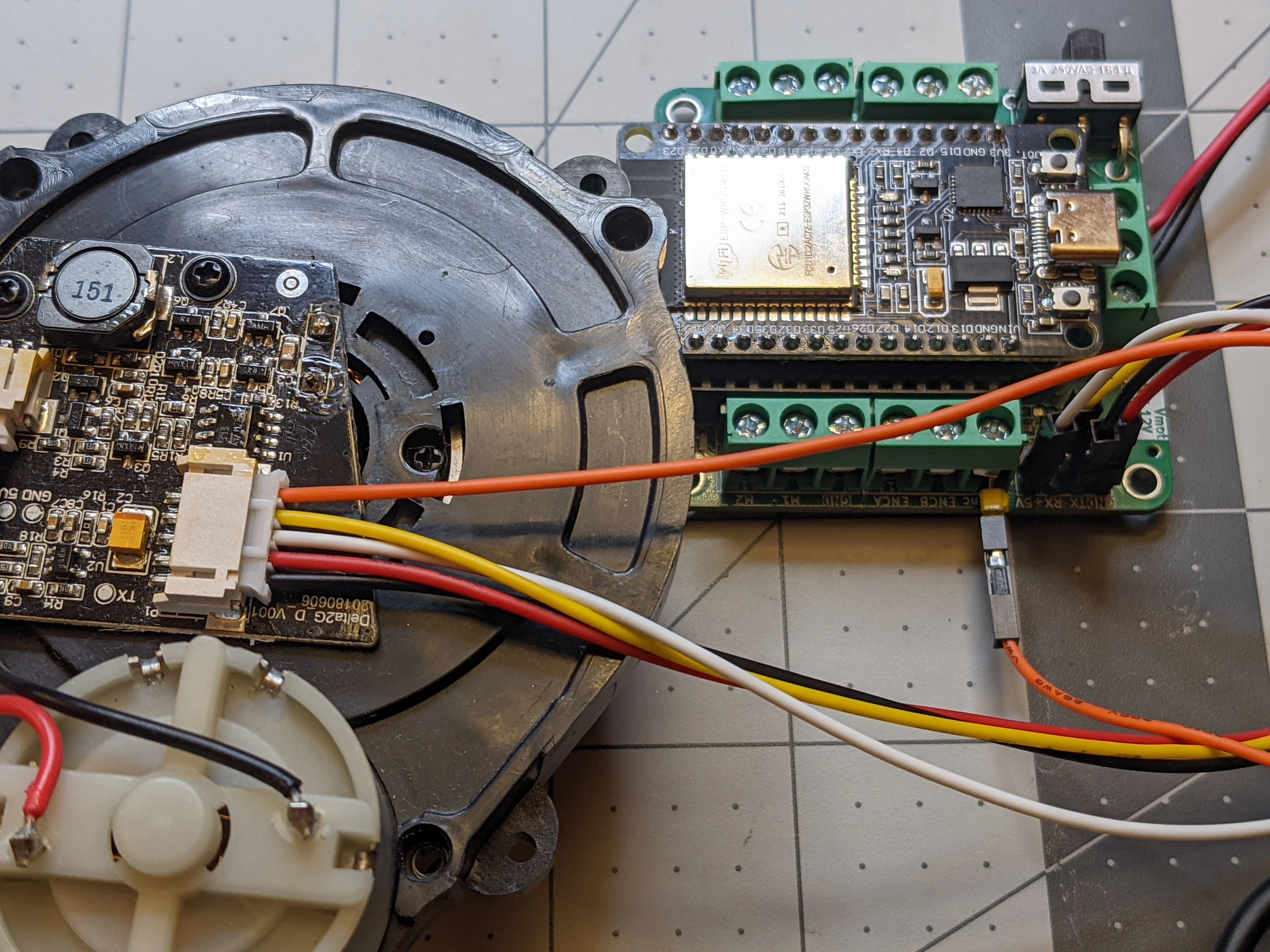 3irobotix Delta-2G LiDAR connected to Maker's Pet BDC-30P ESP32 Board