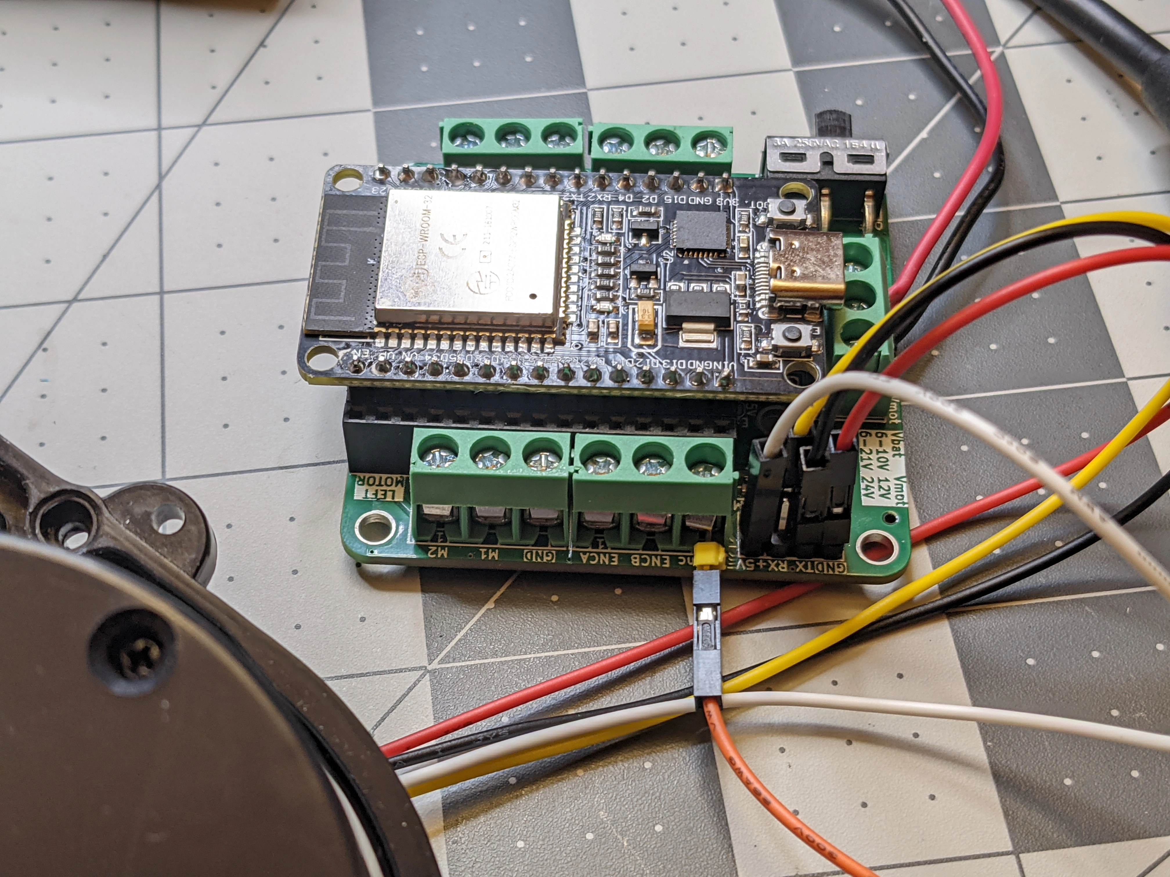3irobotix Delta-2G LiDAR connected to Maker's Pet BDC-30P ESP32 Board
