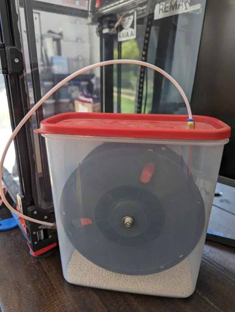 Your airtight filament container should look like this