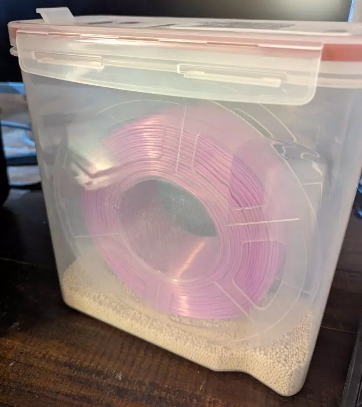 Keep 3D printing filament dry properly with molecular sieve desiccant
