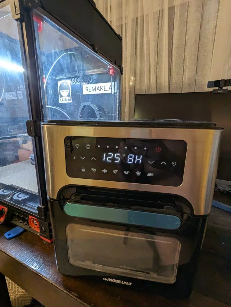 The air fryer oven set at 125ºF