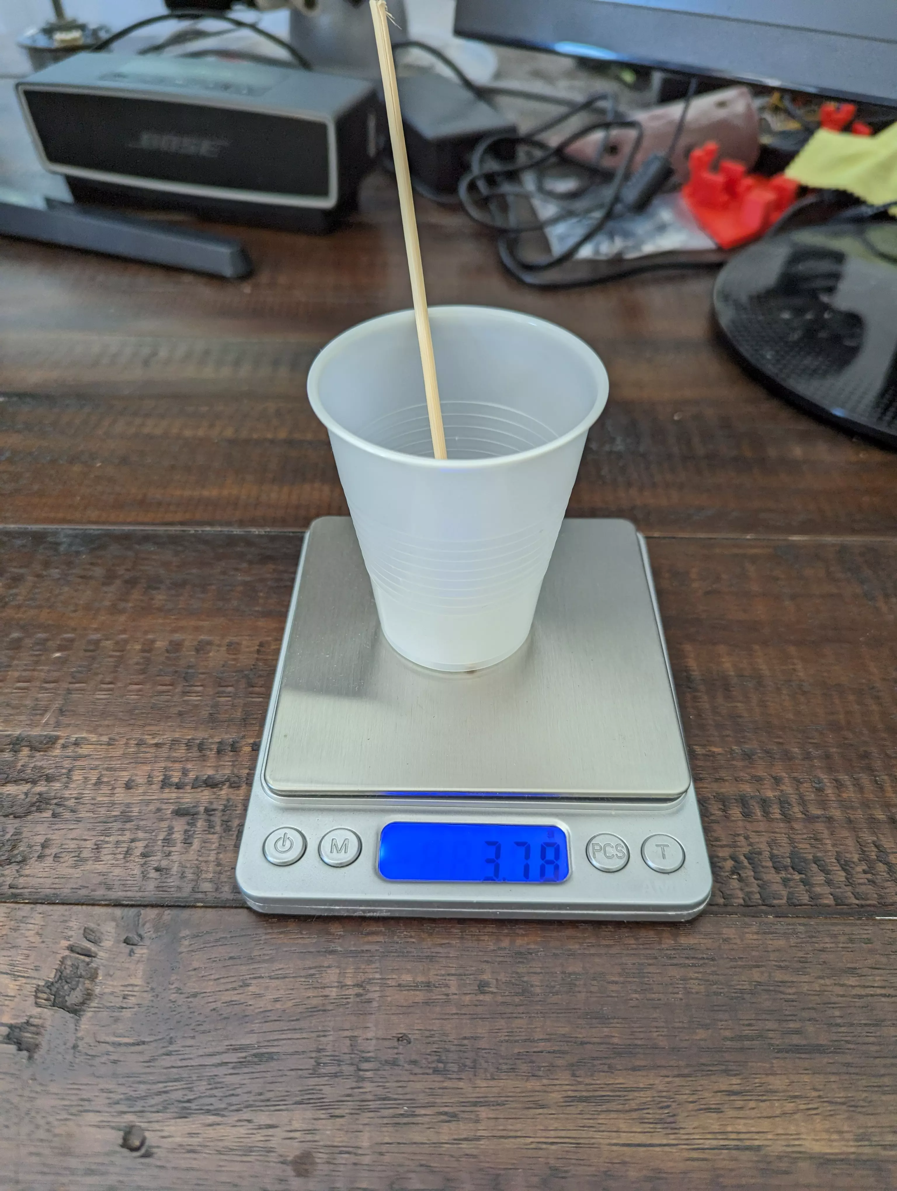 A precision scales with a disposable mixing cup