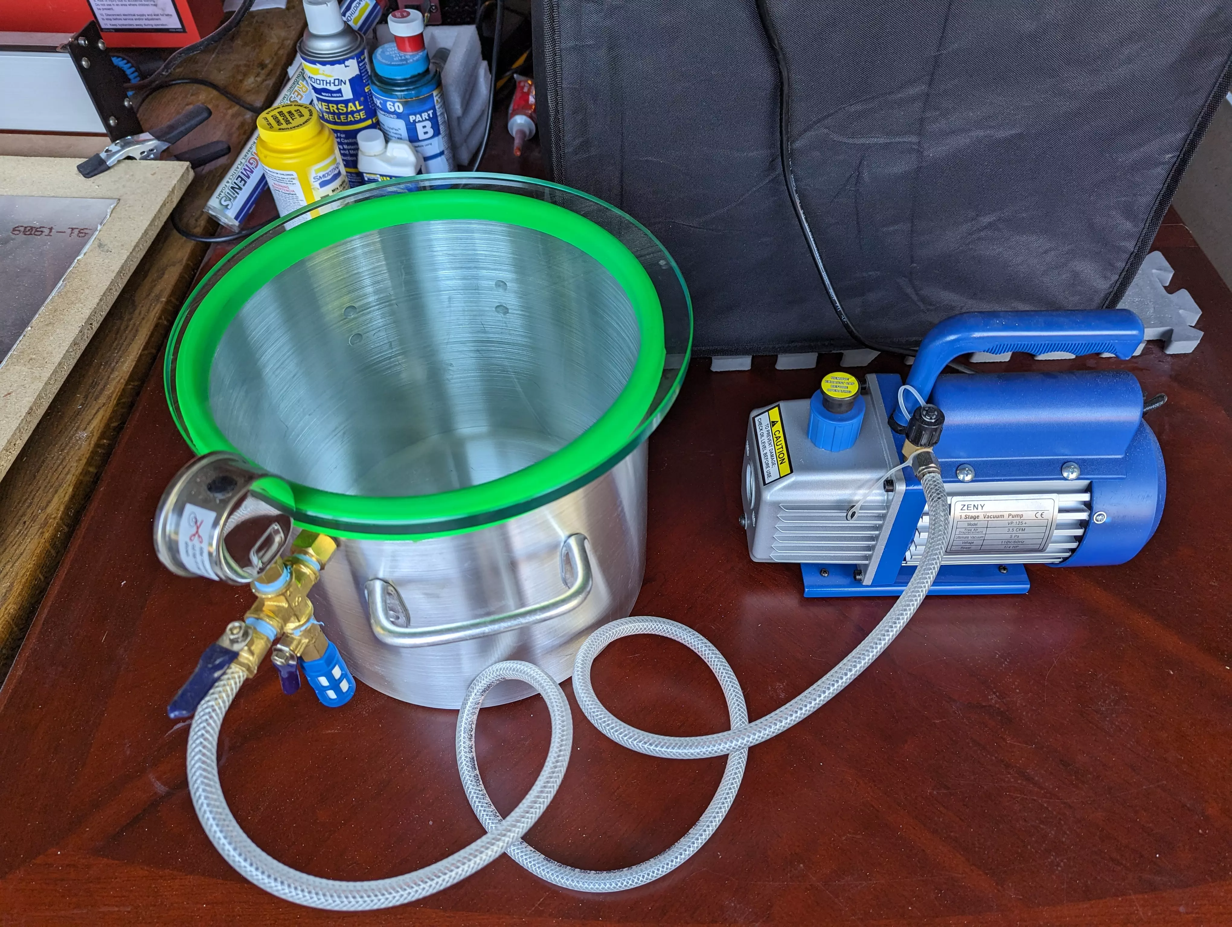 A vacuum chamber with a vacuum pump