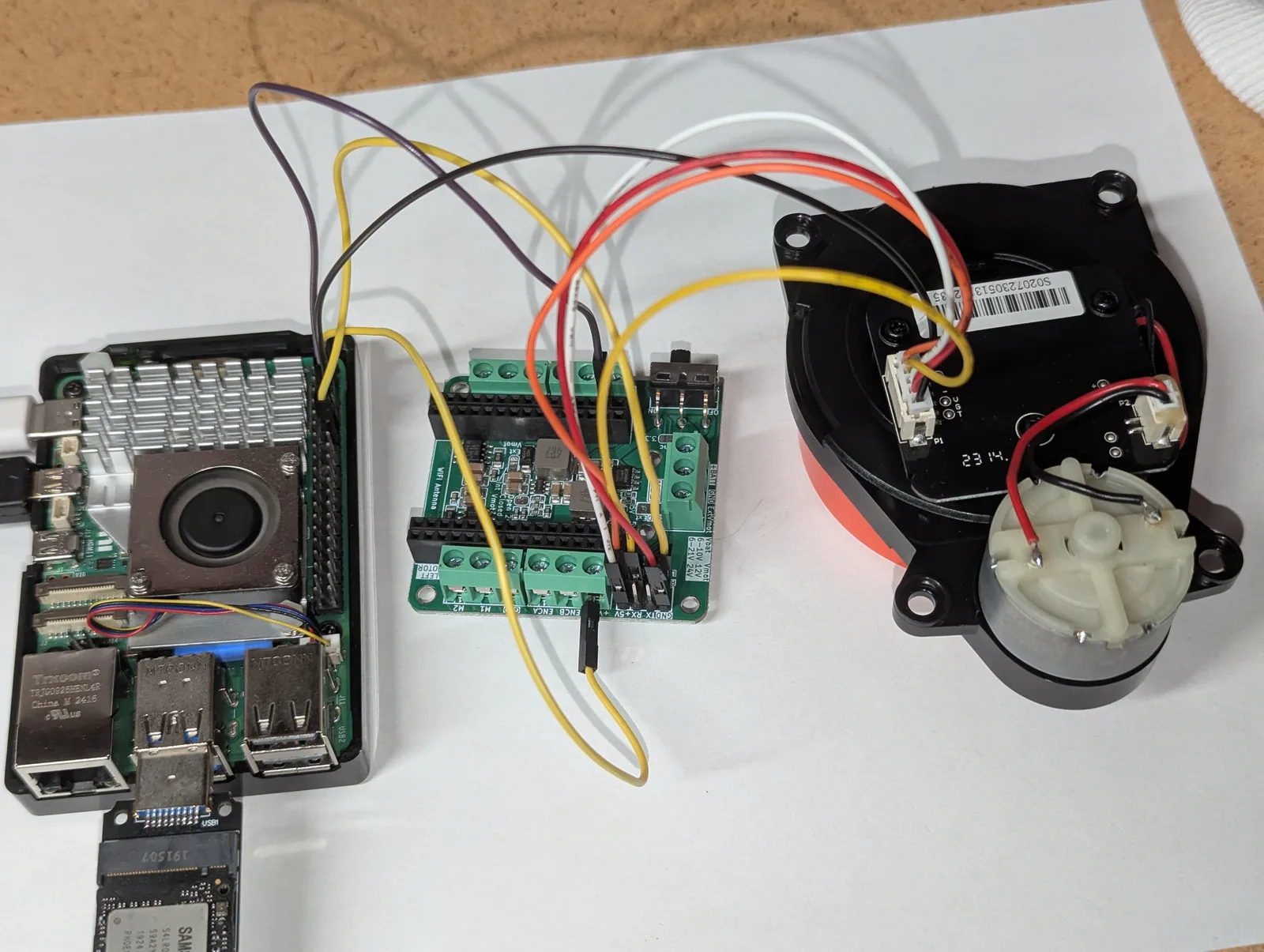 Underside of the 3irobotix Delta-2A showing its drive motor