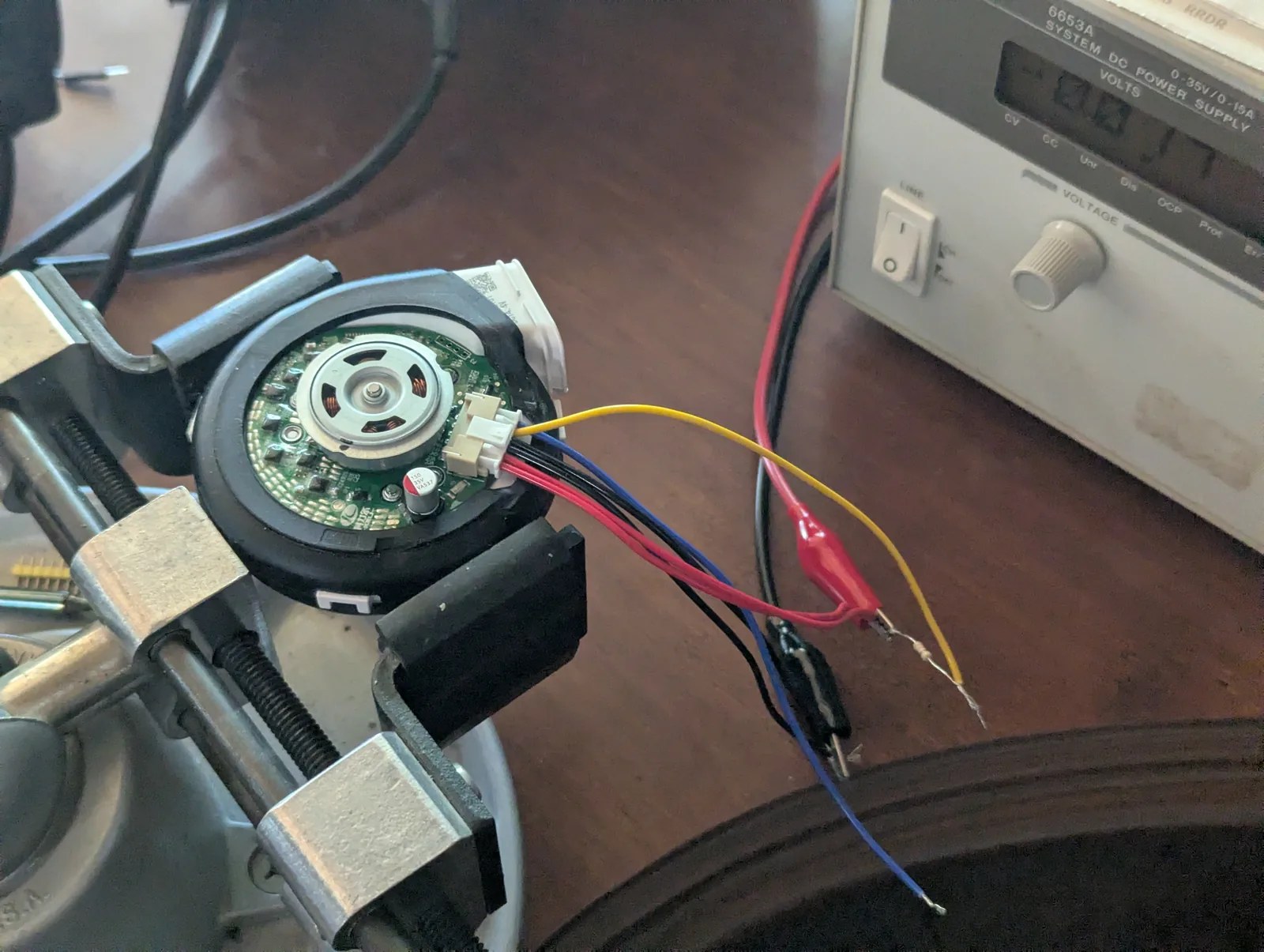 BL27302101 blower opened up on the bench with its 6-pin lead broken out